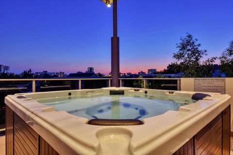 Luxury Darwin City Lights Jacuzzi Central Location Large House New Furnishings - Accommodation Sydney 3