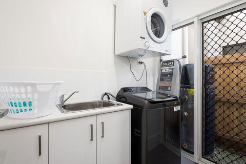 Luxury Home Close To Sleemans, QE2 Hospital & Griffith Uni - Sydney 4u 1