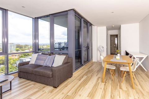 Luxury Modern Apartment In Southport With Hotel Facilities - Sydney 4u 2