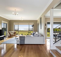 LUXURY WATERFRONT FAMILY HOME-TASMANIA I-L'Abode - Sydney 4u