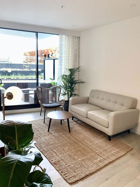 M-City 2 BR And 2 BA Apartment With Parking - Sydney 4u 3