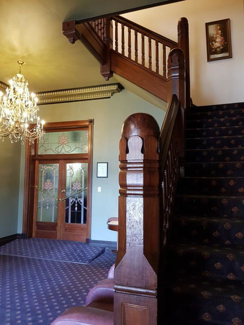 Madden's Commercial Hotel - Accommodation Sydney 3