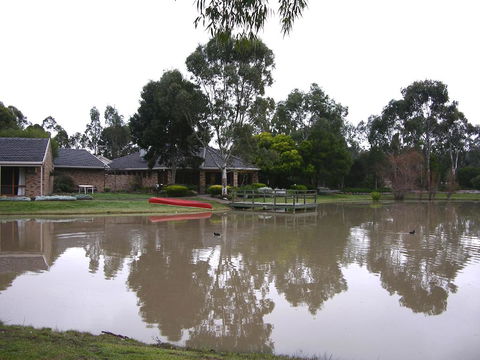Magdala Motor Lodge & Lakeside Restaurant - Sydney 4u 3