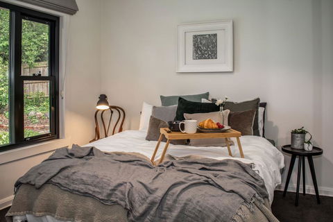 Magnolias On Mernda - Sydney 4u 3
