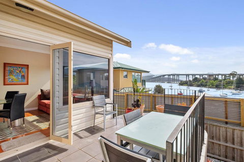 Manfield City Waterfront View Cottage - Accommodation Sydney 1