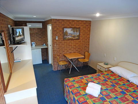 MAS Country Colonial Motor Inn - Sydney 4u 1