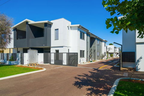 MERRIFIELD Foothill Suites - RELAXING LIFETYLE CHOICE - Sydney 4u 0