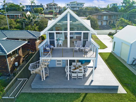 Middle Rock Beach House - Beach Front, Lake Cathie - Sydney 4u 1