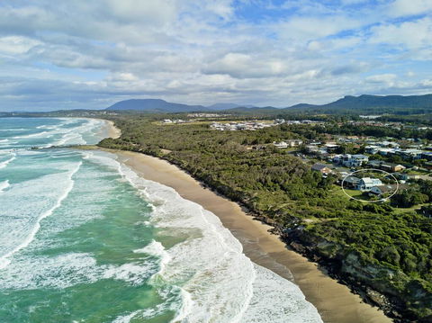 Middle Rock Beach House - Beach Front, Lake Cathie - Sydney 4u 3
