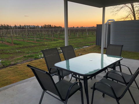 Milawa Vineyard Views - Guesthouse 1 - Sydney 4u 3