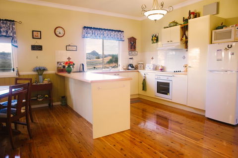 Milford Country Cottages - Sydney 4u 3