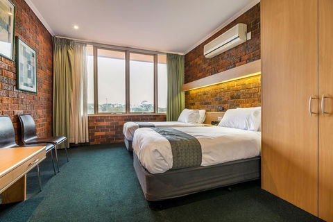 Millers Inn - Sydney 4u 3