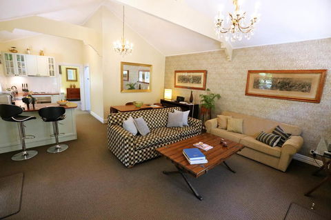 Mirkwood Forest Self-contained Spa Cottages - Sydney 4u 1