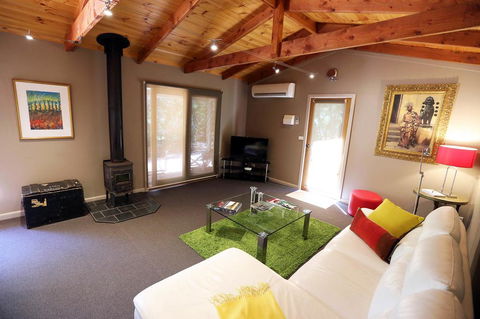Mirkwood Forest Self-contained Spa Cottages - Sydney 4u 2