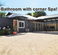 MODERN  LUXURIOUS WITH SPA BATH - Sydney 4u