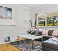 Modern Aus home on the edge of North Ryde Oval - Sydney 4u