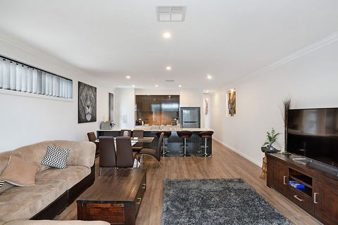 Modern Luxury At Christies Beach - Sydney 4u 3