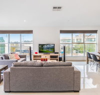 Modern Unit With Balconies Near Melbourne Airport - Accommodation Sydney