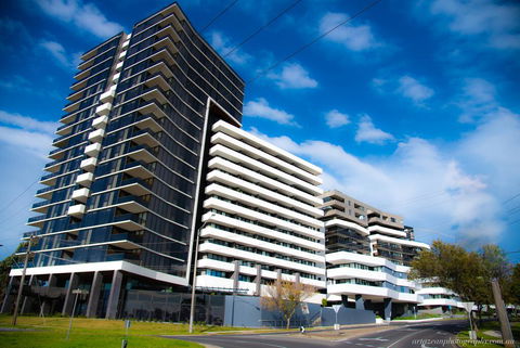 Modern, Clean, Luxury At The Right Price..... - Sydney 4u 0