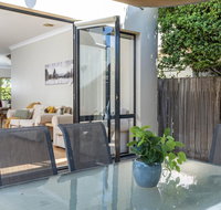 MOMENTS FROM BRADDON  ANU SPACIOUS and RELAXED - Accommodation Sydney