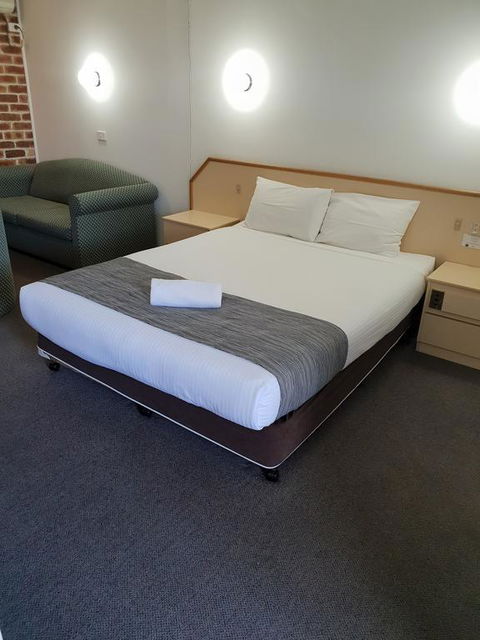 Moonraker Motor Inn - Sydney 4u 1