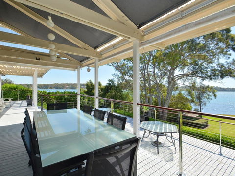 Morisset Bay Waterfront Views Lake House Looking Over Trinity Marina - Sydney 4u 0