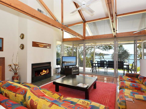 Morisset Bay Waterfront Views Lake House Looking Over Trinity Marina - Sydney 4u 1