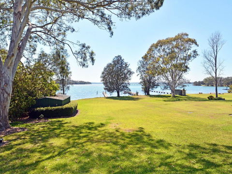 Morisset Bay Waterfront Views Lake House Looking Over Trinity Marina - Sydney 4u 3