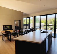 Mountain Mist Retreat - 4 Bedrooms - Sydney 4u