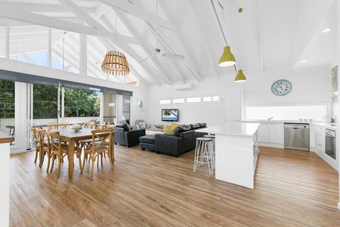 Mudjimba Island Beach House - Sydney 4u 0