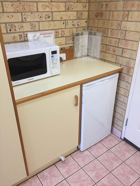Mulga Country Motor Inn - Sydney 4u 3