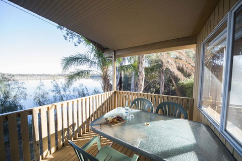 Mundic Waterfront Cottages - Sydney 4u 0
