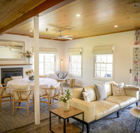 Myrtle Tree Lodge - Flowers Kangaroo Valley - Sydney 4u