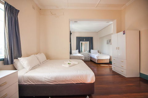 Captain Stirling Hotel - Sydney 4u 2