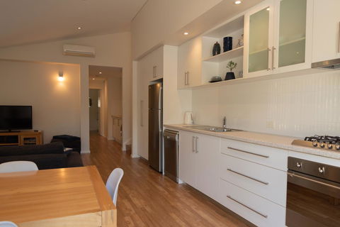 Cape Villas Dunsborough Unit 2 - Sydney 4u 3