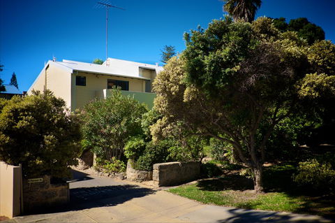 Cottesloe Artist's Beach Retreat - Sydney 4u 4
