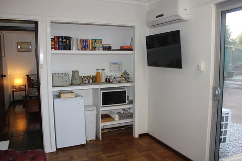 Jacaranda Hideaway Bed & Breakfast - Sydney 4u 4