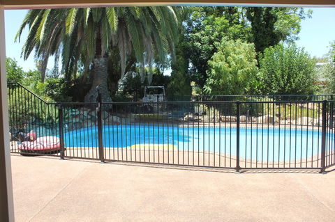 Jacaranda Hideaway Bed & Breakfast - Sydney 4u 9