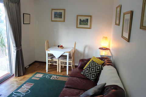 Jacaranda Hideaway Bed & Breakfast - Sydney 4u 3