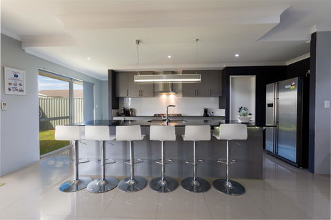 Rainbow Dream House - Sydney 4u 5