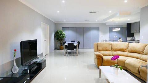 Rainbow Dream House - Sydney 4u 9