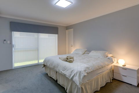 Rainbow Dream House - Sydney 4u 6