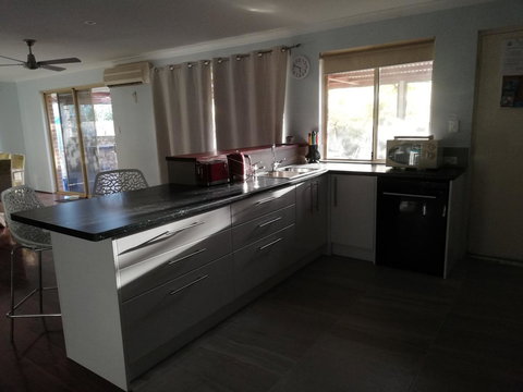 Beach Place @ Leeman - Accommodation Sydney 5