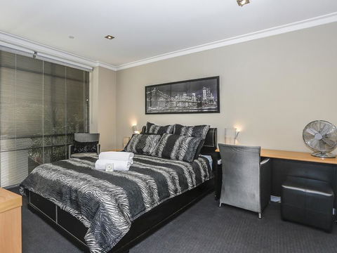 New York On King - Sydney 4u 18
