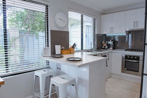 Mindarie Retreat - Sydney 4u 3