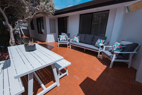 Mindarie Retreat - Sydney 4u 11