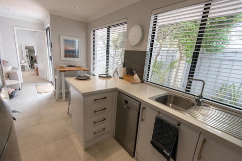 Mindarie Retreat - Sydney 4u 8
