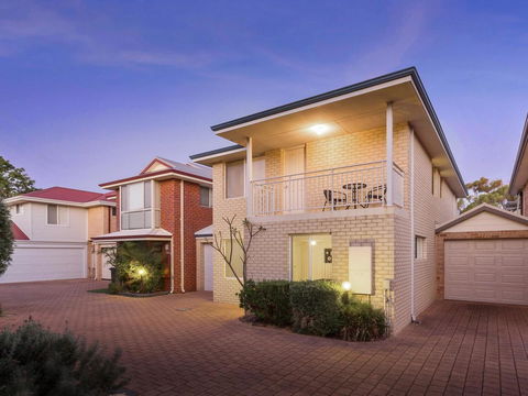Cooper Street - Sydney 4u 0