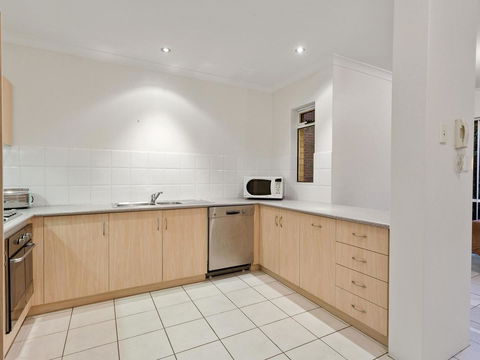 Cooper Street - Sydney 4u 24