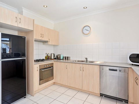 Cooper Street - Sydney 4u 25